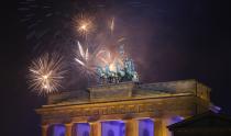 Fireworks explode next to the Quadriga sculpture atop the Brandenburg gate during New Year celebrations in Berlin January 1, 2014. REUTERS/Tobias Schwarz (GERMANY - Tags: SOCIETY)