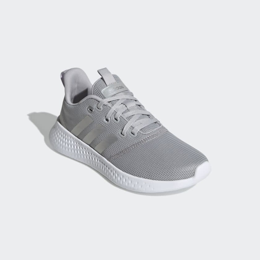 Grey tennis shoes