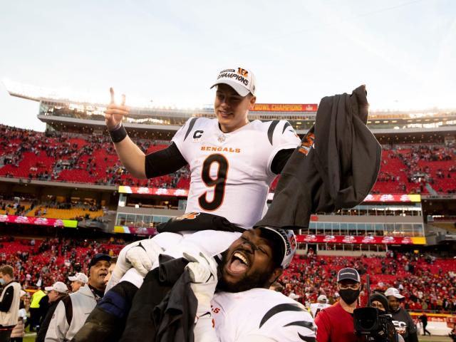 Burrow, Shelvin re-create iconic picture after AFC Championship