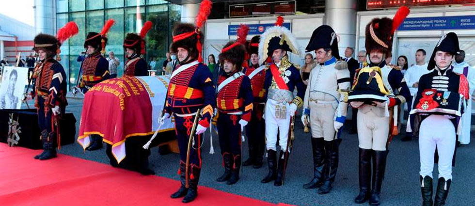 Le cercueil du général Gudin au départ de Moscou.
