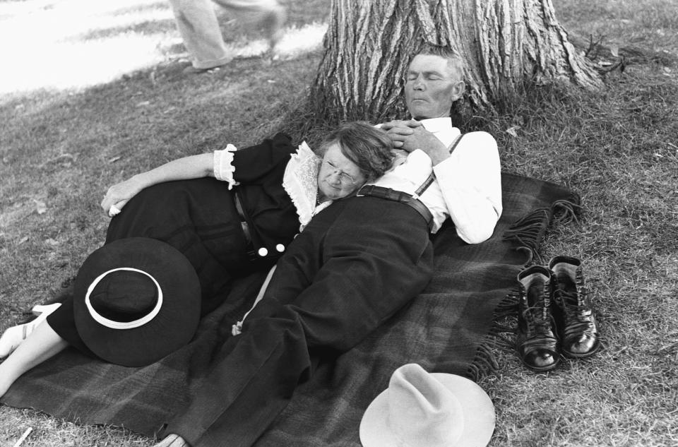 <p>Napping after an Independence Day parade, Vale, Ore., 1941. (Photo: Corbis via Getty Images) </p>