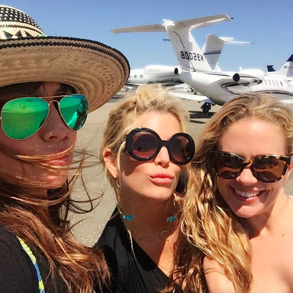 Jessica Simpson and Daisy Travel with Mom
