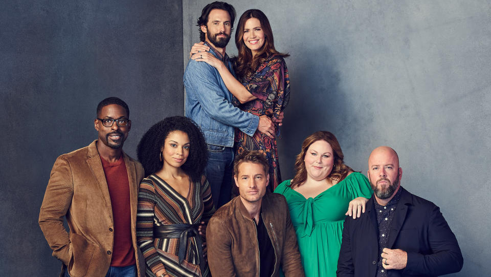 Sterling K. Brown as Randall, Susan Kelechi Watson as Beth, Milo Ventimiglia as Jack, Justin Hartley as Kevin, Mandy Moore as Rebecca, Chrissy Metz as Kate, Chris Sullivan as Toby in THIS IS US.