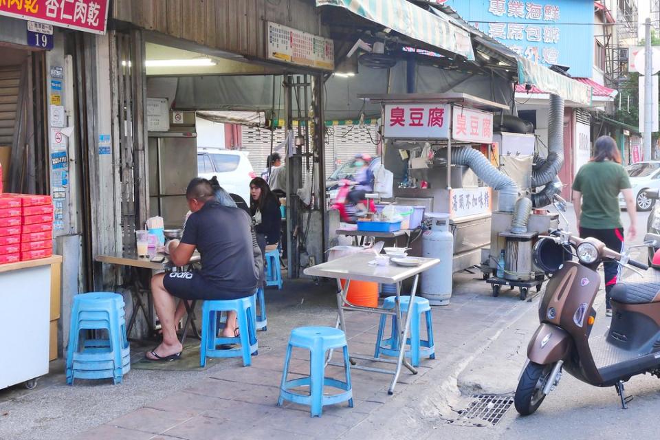 台中｜潭子花枝炒麵/臭豆腐/大骨湯