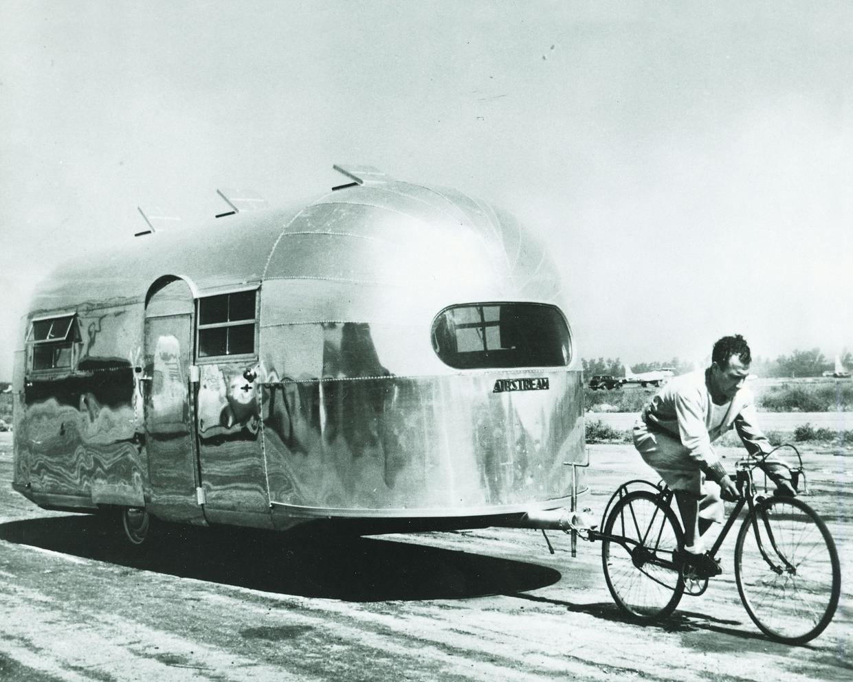 Alfred letourneur towing airstream liner with bicycle