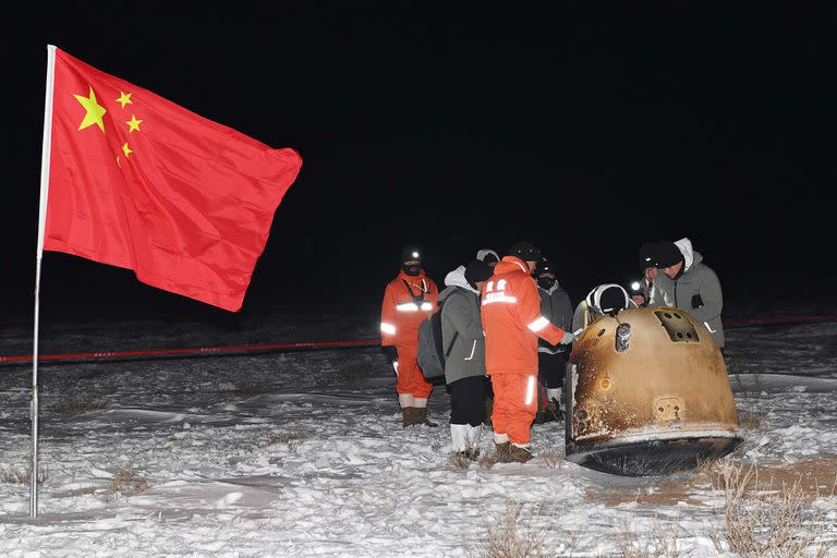 La sonda Chang'e y el momento en que se recogen las muestras, una vez que llegó devuelta a la Tierra