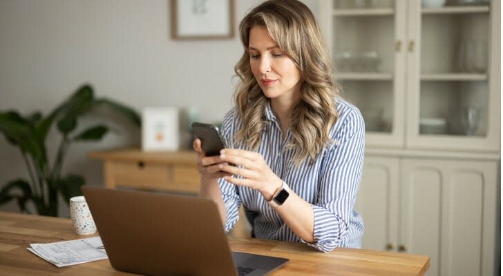 This image shows a woman reviewing her investments.  Defined contribution plans allow employees to contribute to a tax-advantaged retirement plan.