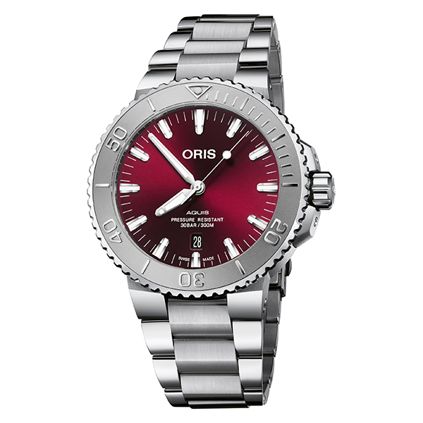 ORIS Aquis Date Cherry｜錶徑43.5mm／不鏽鋼材質／時、分、秒、日期指示／Oris 733自動上鏈機芯／防水300米／定價NT$63,000