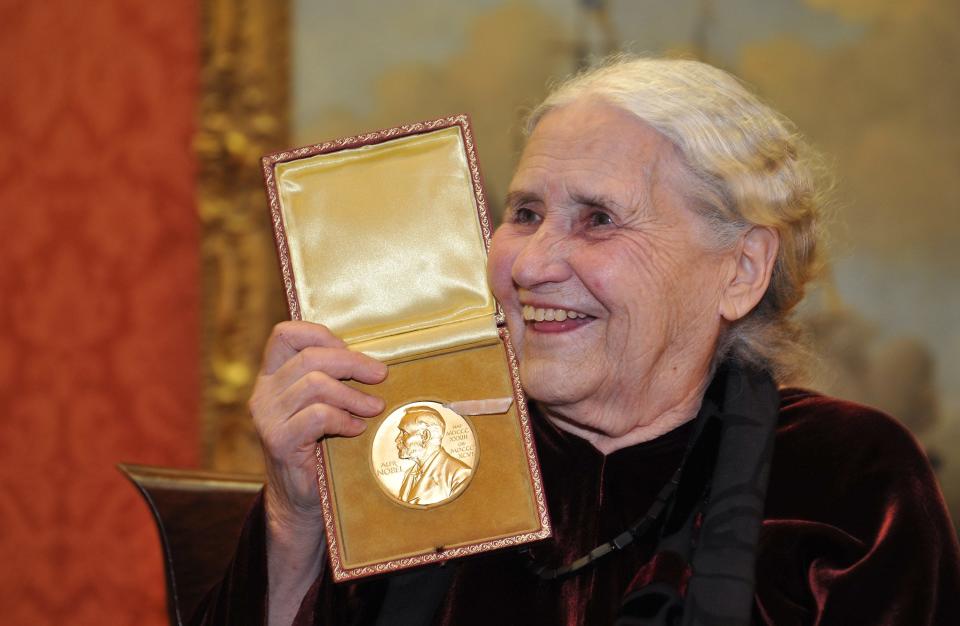 British novelist Doris Lessing is seen smiling as she poses with her Nobel Prize for Literature at the Wallace Collection in London in this January 30, 2008 file photograph. Lessing has died her publisher said on Sunday. REUTERS/Toby Melville/Files (BRITAIN - Tags: SOCIETY) FOR EDITORIAL USE ONLY. NOT FOR SALE FOR MARKETING OR ADVERTISING CAMPAIGNS