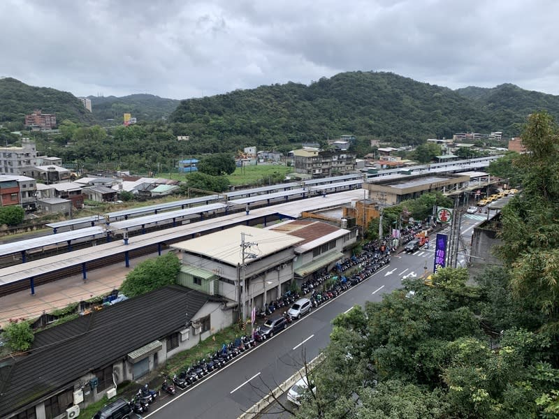 捷運民生汐止線擬設八堵機廠 新北市捷運工程局現正辦理捷運民生汐止線台北市段 綜合規劃，擬在台鐵基隆八堵站北側低利用土地設置 「八堵機廠」，面積約1.75公頃，並在駐車廠上方進 行捷運聯合開發。 中央社記者王朝鈺攝  113年3月19日 