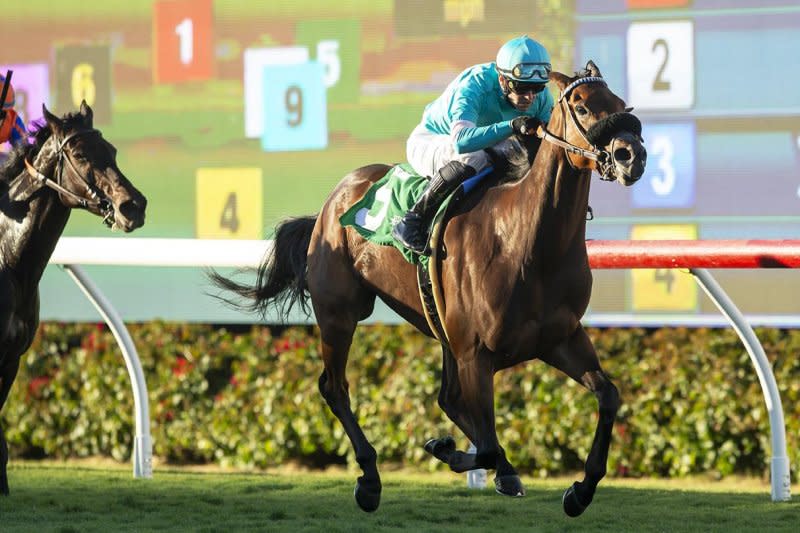 Dolce Zel wins the Kathryn Crosby Stakes at Del Mar. Benoit photography, courtesy of Del Mar Turf Club