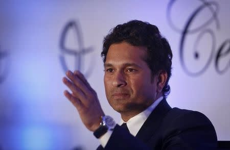 Indian cricket player Sachin Tendulkar gestures as he speaks during a news conference a day after his retirement in Mumbai November 17, 2013. REUTERS/Danish Siddiqui