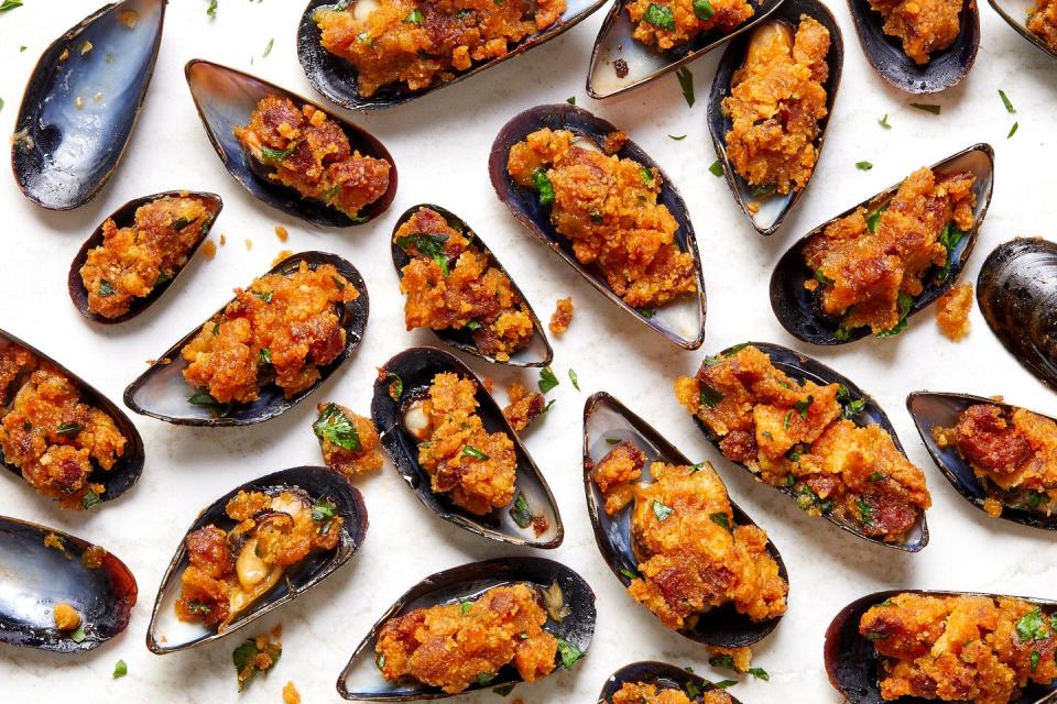 Cornbread-Stuffed Mussels