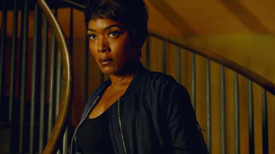 Angela Bassett as Lee