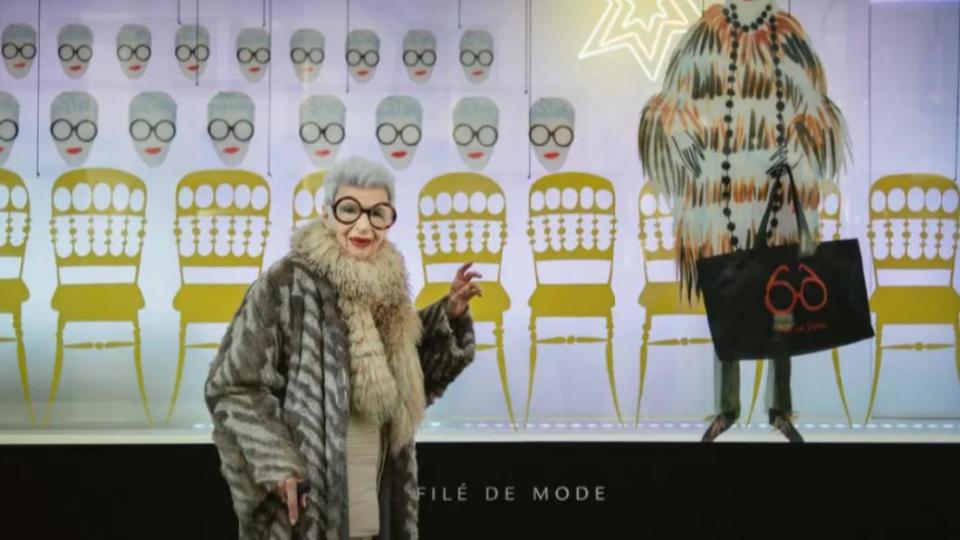 艾瑞絲·愛普菲爾（Iris Apfel）以怪奇服裝風格聞名，還熱愛經營社群平台。（圖／翻攝自 紐時）