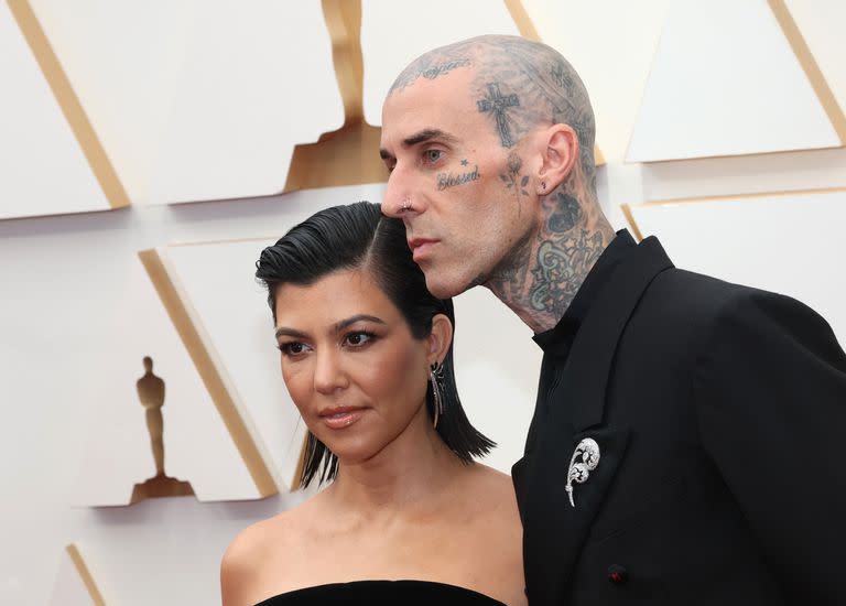 Travis Barker, esposo de Kourtney Kardashian, se recupera de una pancreatitis derivada de la práctica de una endoscopia