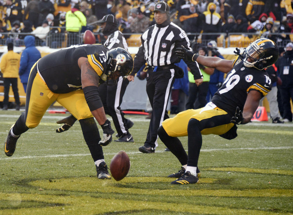 <p>Pittsburgh Steelers offensive guard Ramon Foster (73) spikes the ball as he celebrates a rushing touchdown my Steelers Pittsburgh Steelers running back Stevan Ridley with wide receiver JuJu Smith-Schuster (19)during the first half of an NFL football game against the Cleveland Browns in Pittsburgh, Sunday, Dec. 31, 2017. (AP Photo/Don Wright) </p>