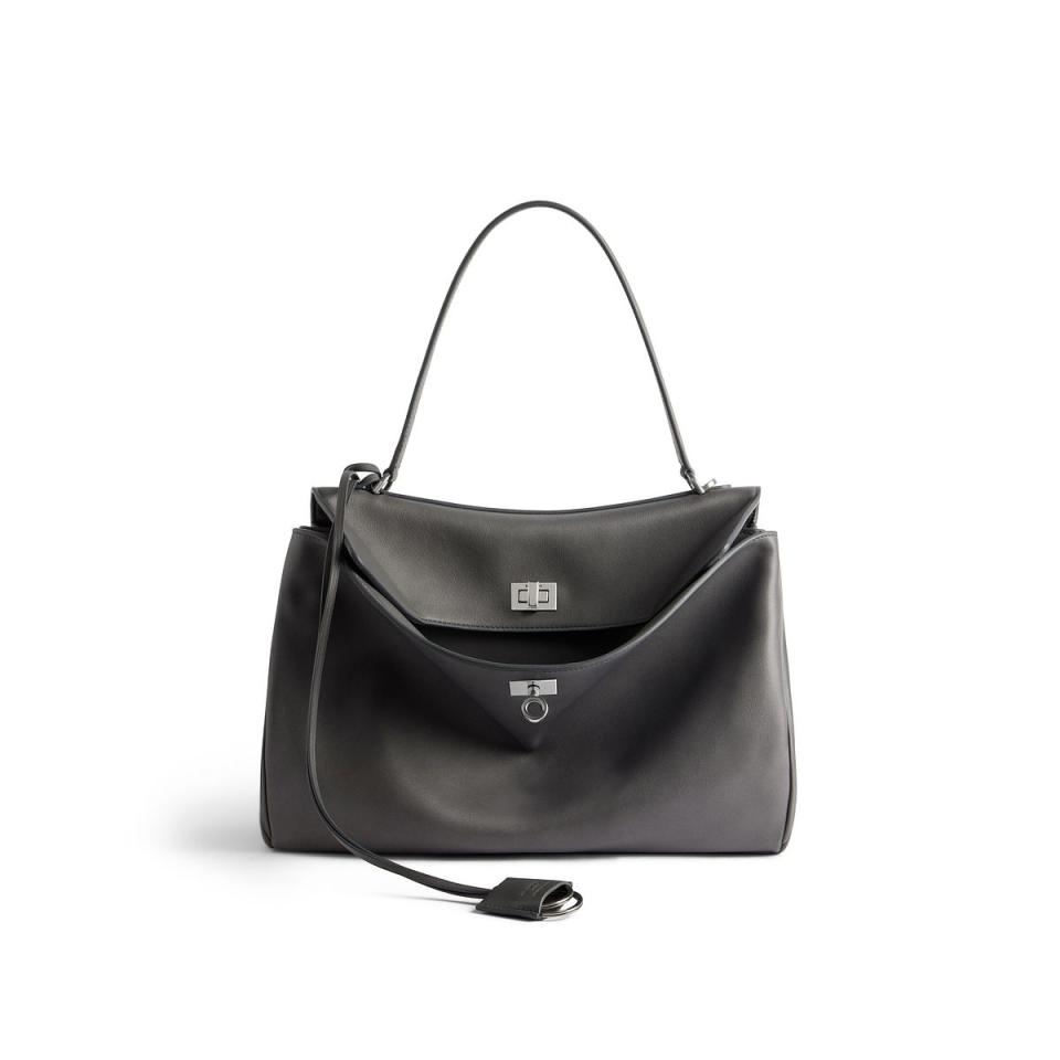 Balenciaga Rodeo中型灰色手袋，NT140,000。【圖片來源：Balenciaga】