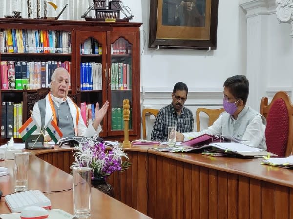 Kerala Governor Arif Mohammad Khan meeting Vice Chancellors (Photo/ANI)