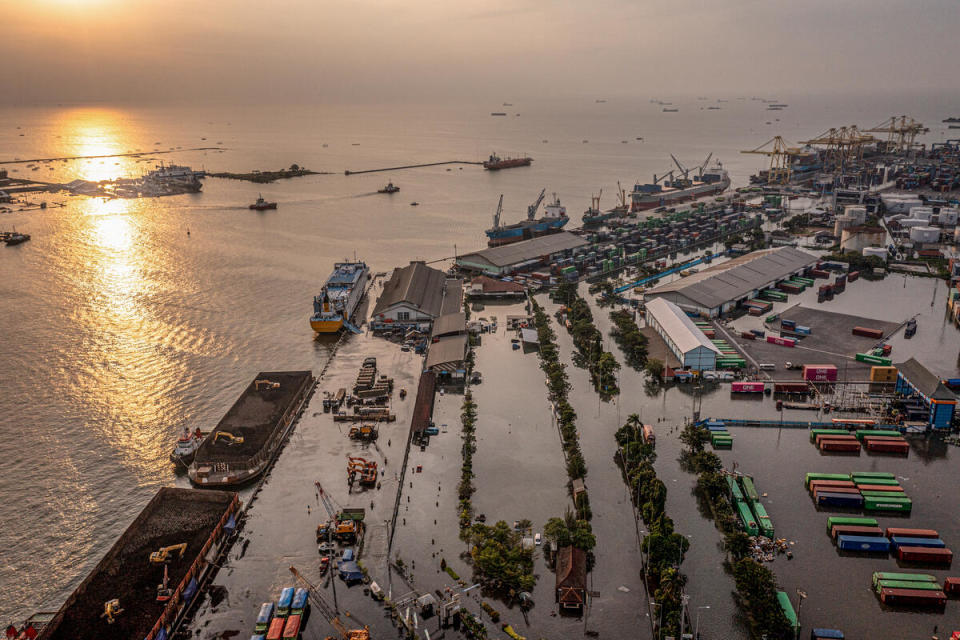 印尼近年洪水為患，三寶瓏（Semarang）2022年5月因大雨成為水鄉澤國。