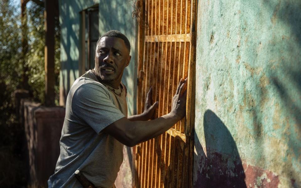Seit Sonntag, 25. August, ist Idris Elba in dem Thriller  "Beast" zu sehen. Dort spielt er die Rolle eines liebenden und mutigen Familienvaters, der alles zum Schutz seiner Kinder tun würde. (Bild: 2022 Universal Studios. All Rights Reserved.)