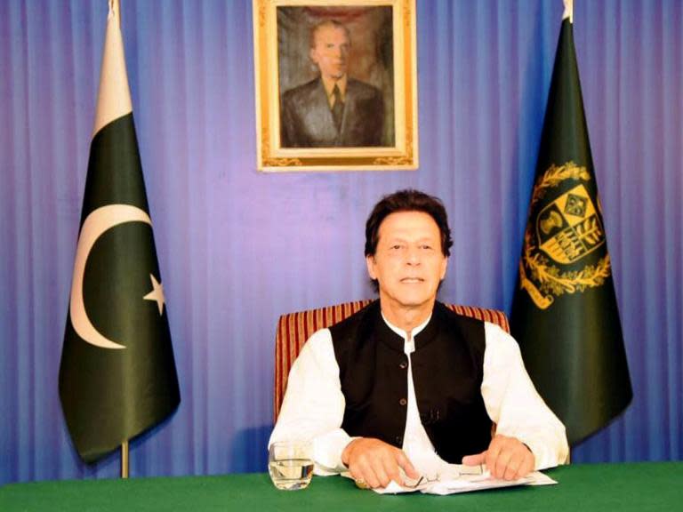 Imran Khan sheds hundreds of servants and says Pakistan's elite must pay tax as his first cabinet is sworn in