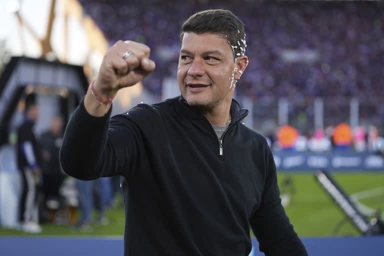 El gesto triunfal de Battaglia, que ya piensa en otra mini-final: el partido del jueves ante Deportivo Cali, que tiene el pase a octavos de la Libertadores como premio