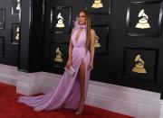 <p>Una abertura muy prominente mostró JLo. Photo/AFP </p>