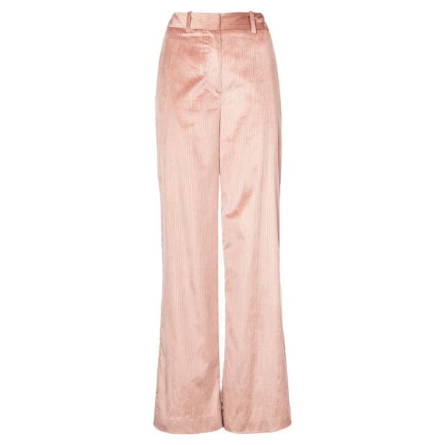 Fashion Girls Are Ditching Their Jeans For This Cooler Pant