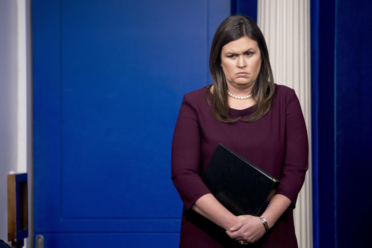 Hat einen harten Job: Sarah Huckabee Sanders rückt täglich aus, um die Aktionen und Äußerungen von Donald Trump zu erklären. (Bild: AP Photo/Andrew Harnik)