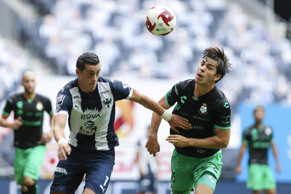 MONTERREY, MEXICO - AUGUST 08: Rogelio Funes Mori (L) of Monterrey fights for the ball with Ulises Rivas (R)  Santos during the 3rd round match between Monterrey and Santos Laguna as part of the Torneo Guard1anes 2020 Liga MX at BBVA Stadium on August 8, 2020 in Monterrey, Mexico. (Photo by Alfredo Lopez/Jam Media/Getty Images)