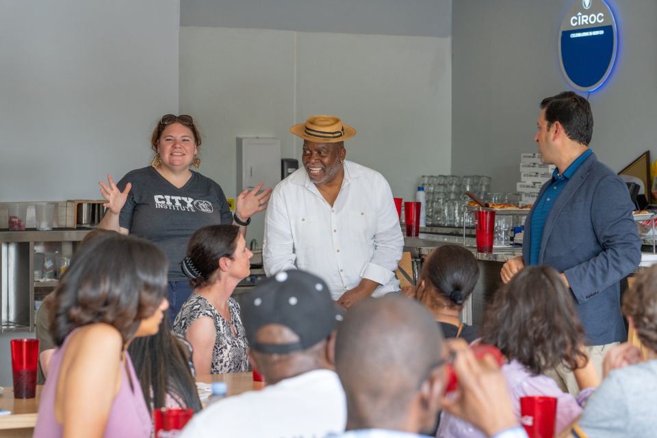 City Institute founder Jeanette Pierce holds court with George N’Namdi,  founder of N'Namdi Center For Contemporary Art, in July 2022 at the Detroit Pizza Bar during a Detroit in Context Learning Journey tour. 
