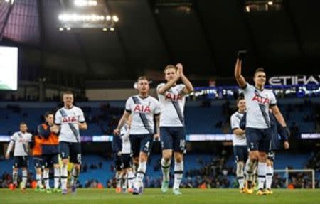 Football Soccer - Manchester City v Tottenham Hotspur - Barclays Premier League - Etihad Stadium - 14/2/16 Tottenham's Harry Kane, Toby Alderweireld and Erik Lamela celebrate after the game Action Images via Reuters / Lee Smith