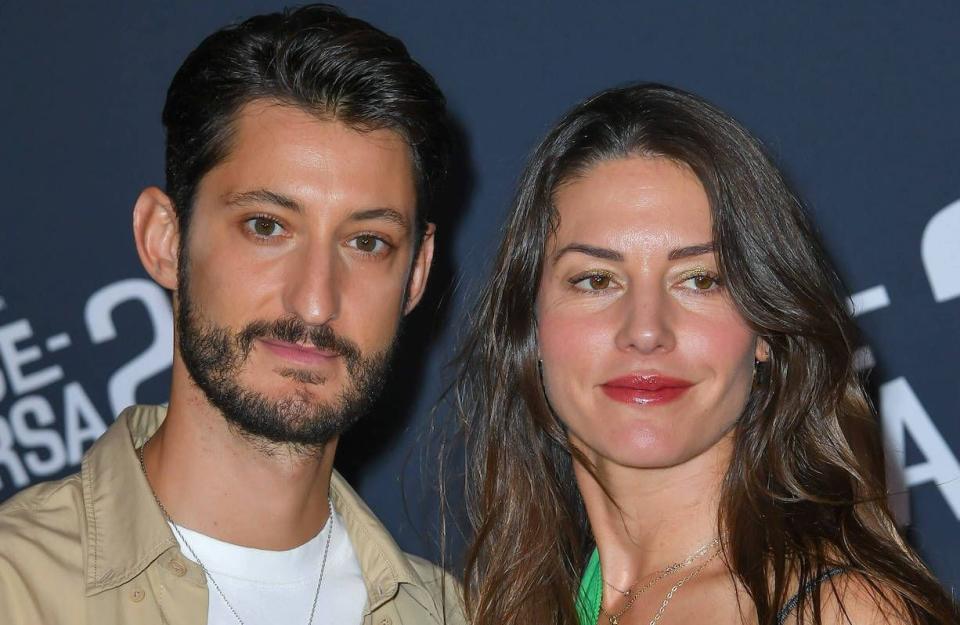 Pierre Niney et Natasha Andrews : tendre duo au photocall de « Vice-Versa 2 »