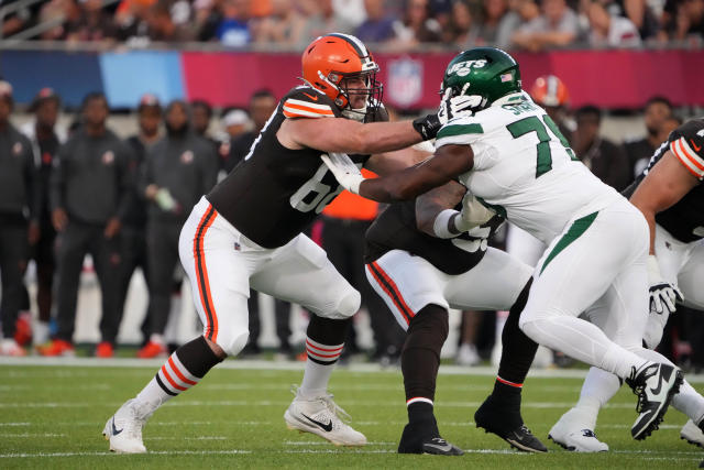 Browns make flurry of roster moves as OT Jack Conklin goes on IR