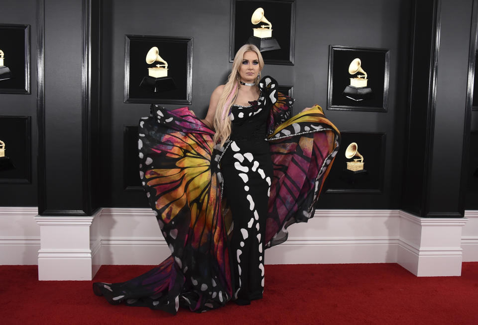 <p>Saint Heart se convirtió en mariposa para disfrutar de la 61 edición de los Grammy. ¡Suspendida! (Foto: Jordan Strauss / AP). </p>