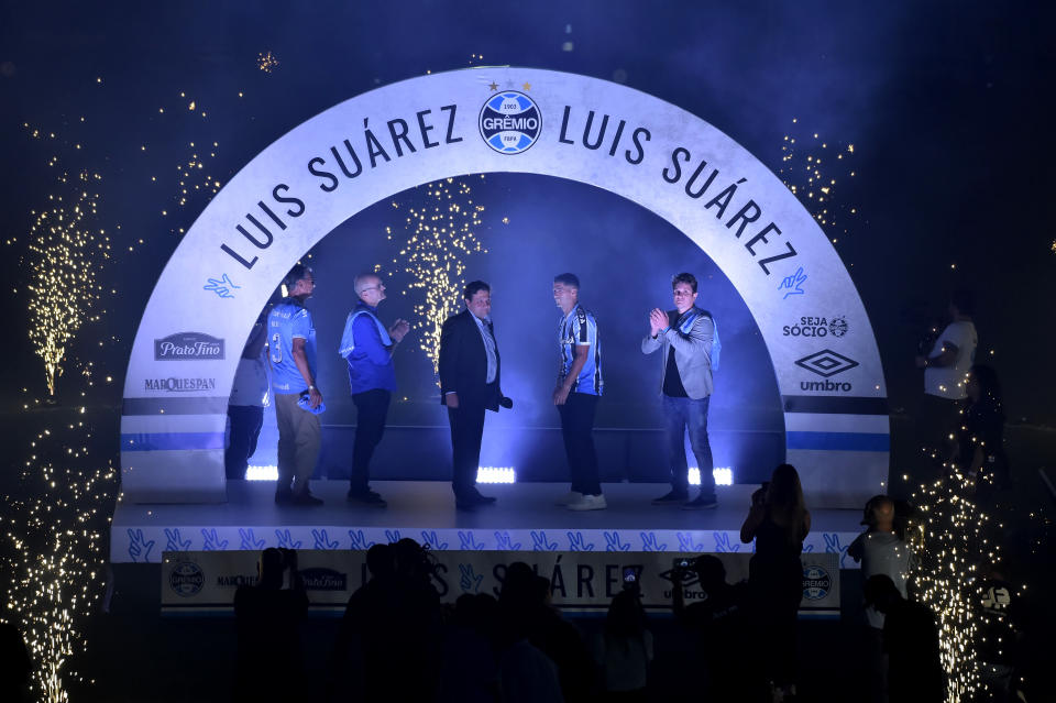 Uruguayan player Luis Suarez, second right, is presented as Gremio´s new player during an event at the Gremio Arena stadium, in Porto Alegre, Brazil, Wednesday, Jan. 4, 2023. (AP Photo/Wesley Santos)