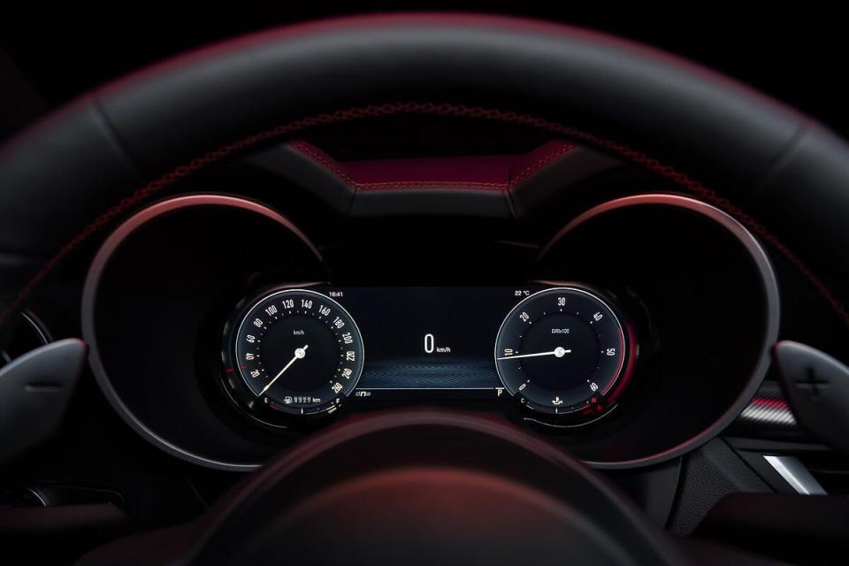 <p>The 2024 Stelvio gets a new 12.3-inch digital gauge cluster that can be set to three different configurations: Evolved, Relax, and Heritage.</p>