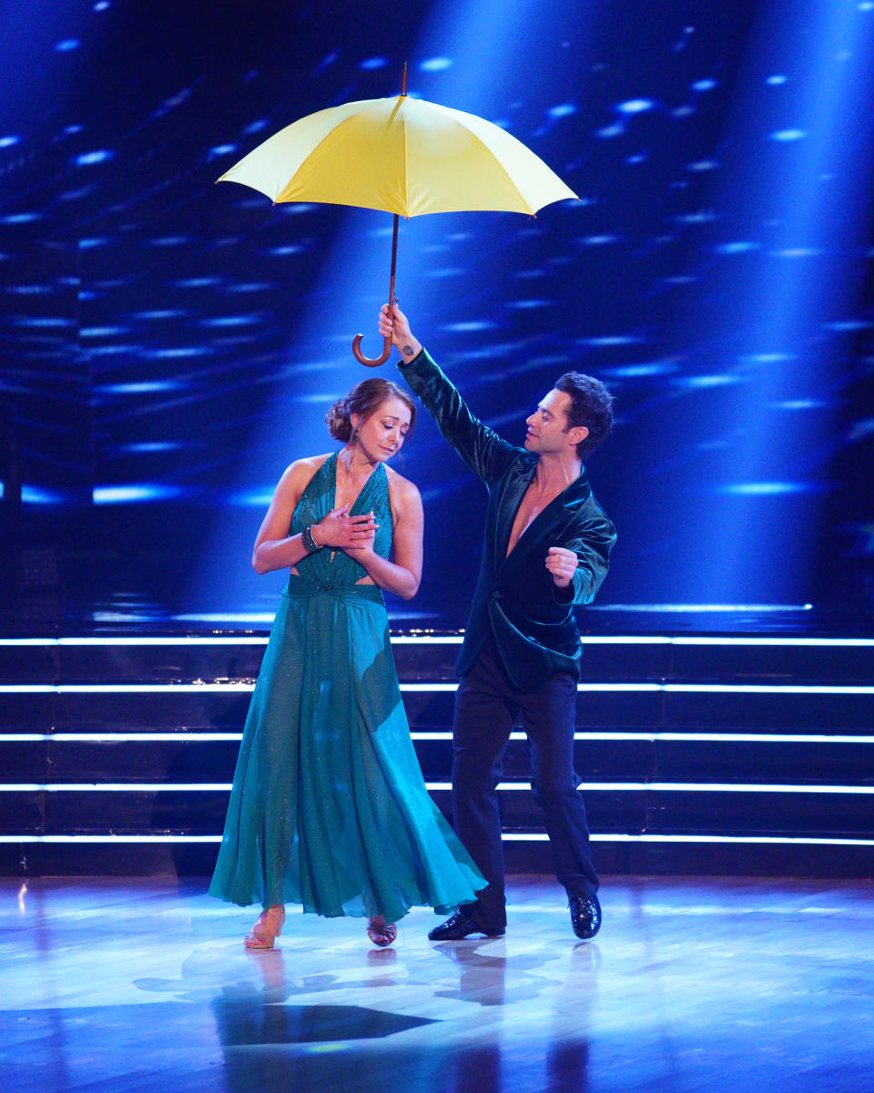 Alyson Hannigan Makes a Nod to How I Met Your Mother During DWTS Performance
