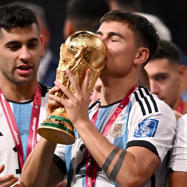 Paulo Dybala luego de convertirse en campeón mundial