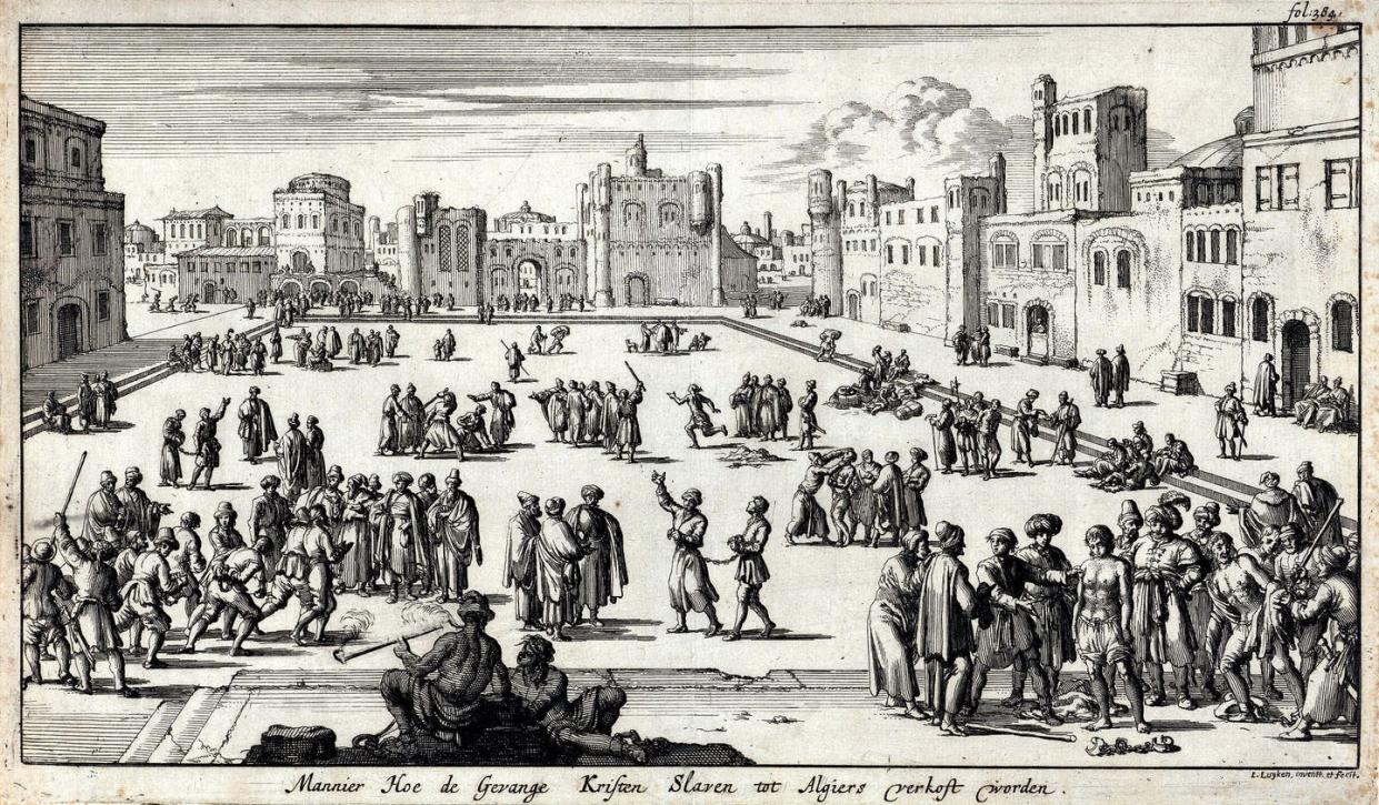 <span class="caption">Representación de la venta de los prisioneros cristianos como esclavos en el mercado de Argel, de Jan Luyken. 1684.</span> <span class="attribution"><a class="link " href="https://commons.wikimedia.org/wiki/File:Marche_aux_esclaves_d_alger_gravure.jpg" rel="nofollow noopener" target="_blank" data-ylk="slk:Amsterdam Historic Museum / Wikimedia Commons;elm:context_link;itc:0;sec:content-canvas">Amsterdam Historic Museum / Wikimedia Commons</a></span>