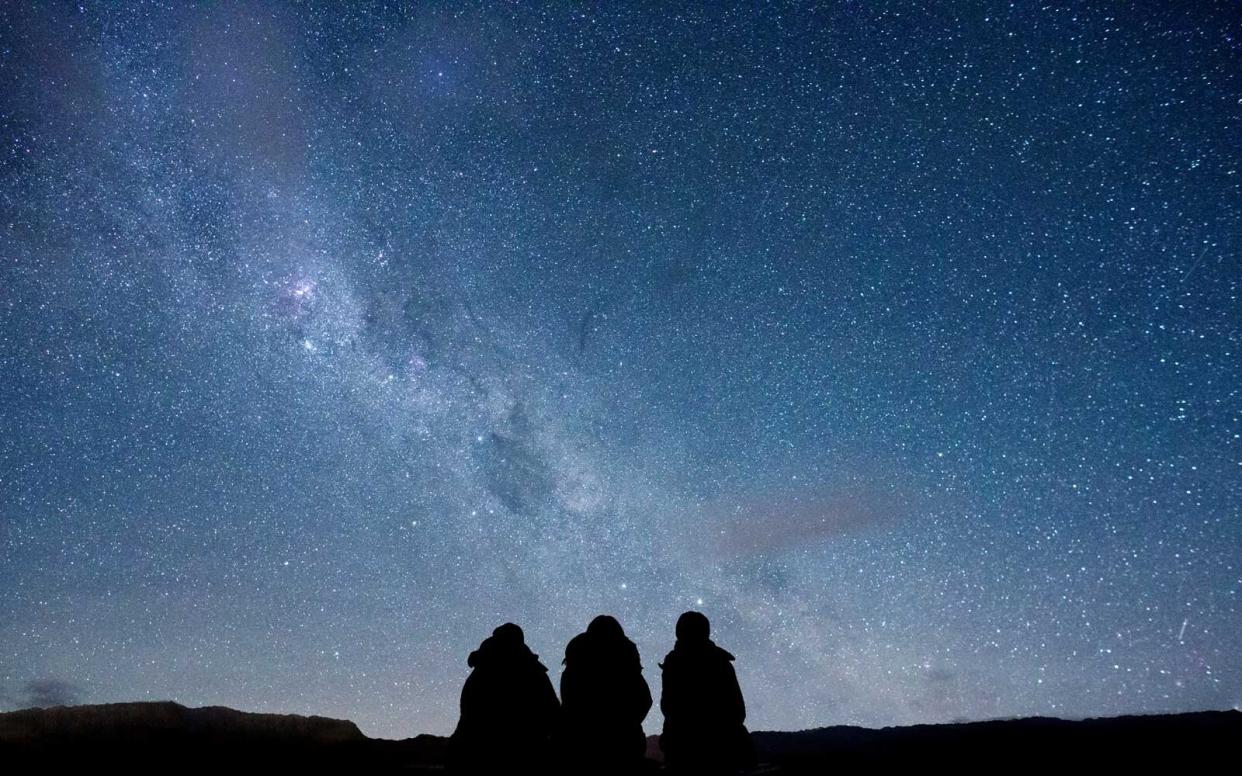 Silhouette of tourists at the Dark Sky Reserve in New Zealand