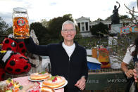 Das Oktoberfest ist so schön, das lässt sich auch Apple-Chef Tim Cook nicht entgehen.