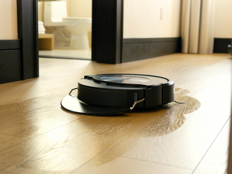 iRobot Roomba Combo j7+ hands on first look