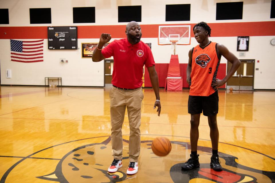 June 2, 2022; Tuscaloosa, AL, USA; Sumter Central basketball coach Jazmin Mitchell works with his team as they hold a summer workout. Mitchell is one of the AHSAA Making A Difference award winners for 2022. Gary Cosby Jr.-The Tuscaloosa News