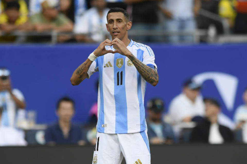 Ángel Di María (11) celebra tras anotar el gol de Argentina en la victoria 1-0 ante Ecuador, el domingo 9 de junio de 2024, en Chicago. (AP Foto/Paul Beaty)