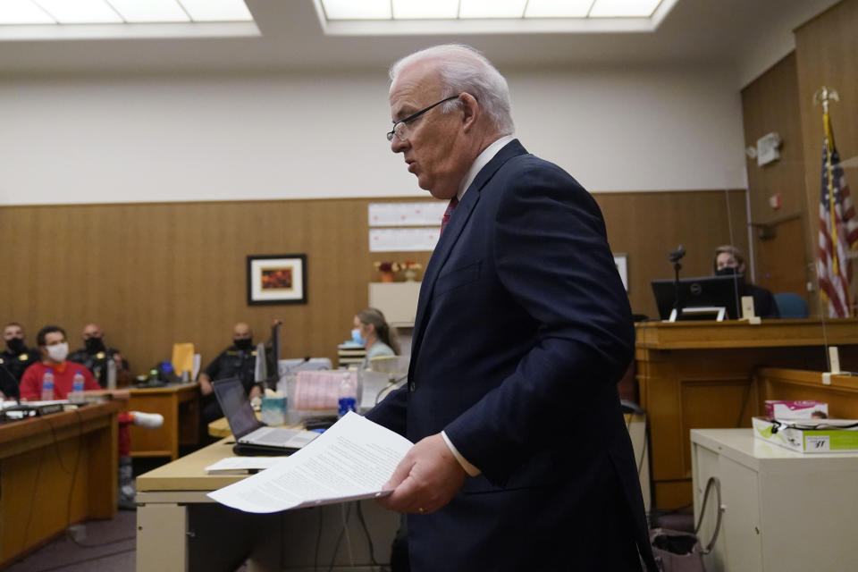 Attorney Pat Harris, representing Scott Peterson, walks away after approaching witness Richelle Nice, known as Juror 7 in the original Peterson trial, during a hearing at San Mateo County Superior Court in Redwood City, Calif., Monday, Feb. 28, 2022. Lawyers trying to overturn Peterson’s conviction in the sordid slaying of his pregnant wife 20 years ago completed their questioning Monday without shaking a former juror from her crucial testimony that she acted properly before and during his 2004 trial. (AP Photo/Jeff Chiu, Pool)