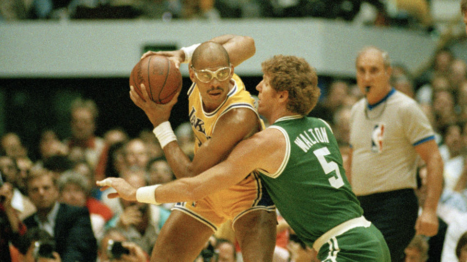 Kareem Abdul-Jabbar takes on Bill Walton of the Boston Celtics in 1987. - Credit: AP Images