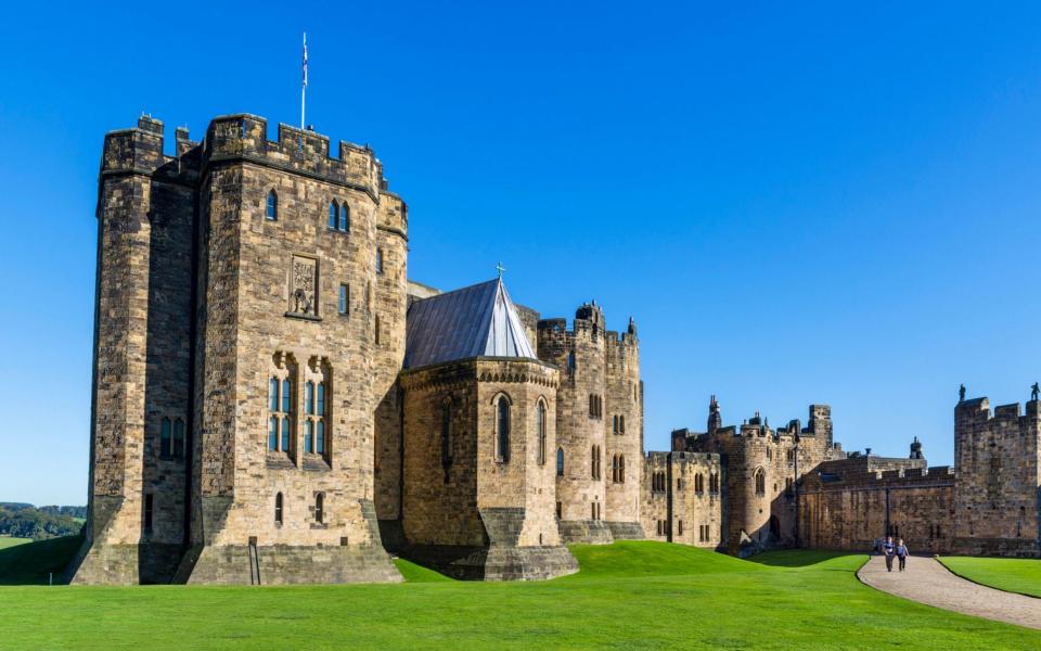Alnwick Castle. Outer Bailey looking towards State Rooms, Alnwick, Northumberland, UK - Ian Dagnall 