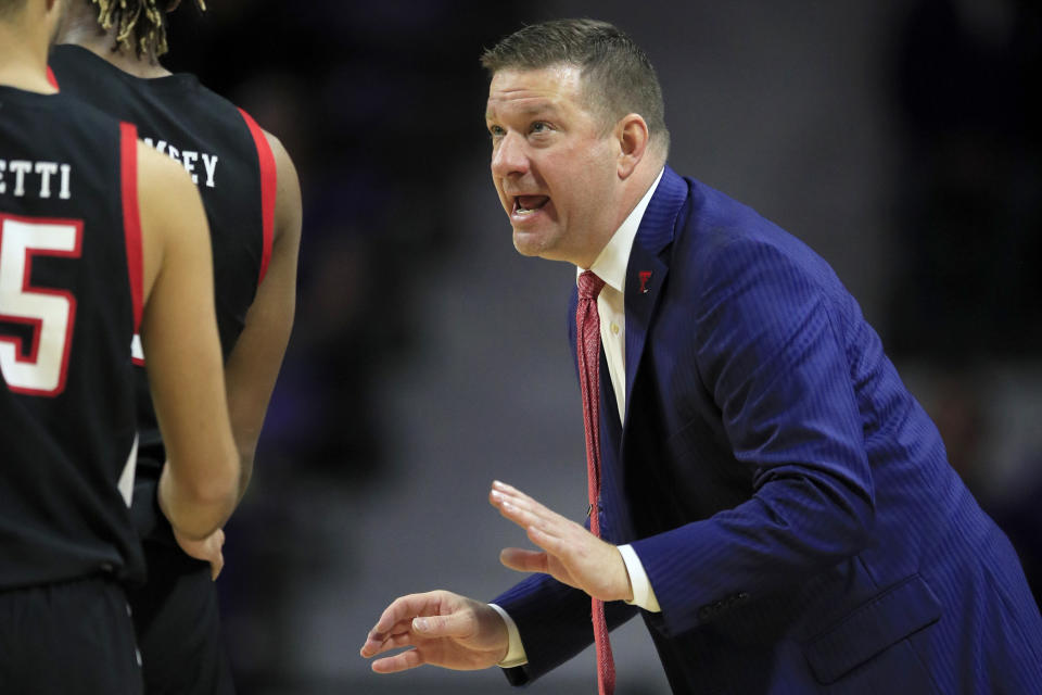Texas Tech head coach Chris Beard talks with his players during the second half of an NCAA college basketball game against Kansas State in Manhattan, Kan., Tuesday, Jan. 14, 2020. Texas Tech defeated Kansas State 77-63. (AP Photo/Orlin Wagner)